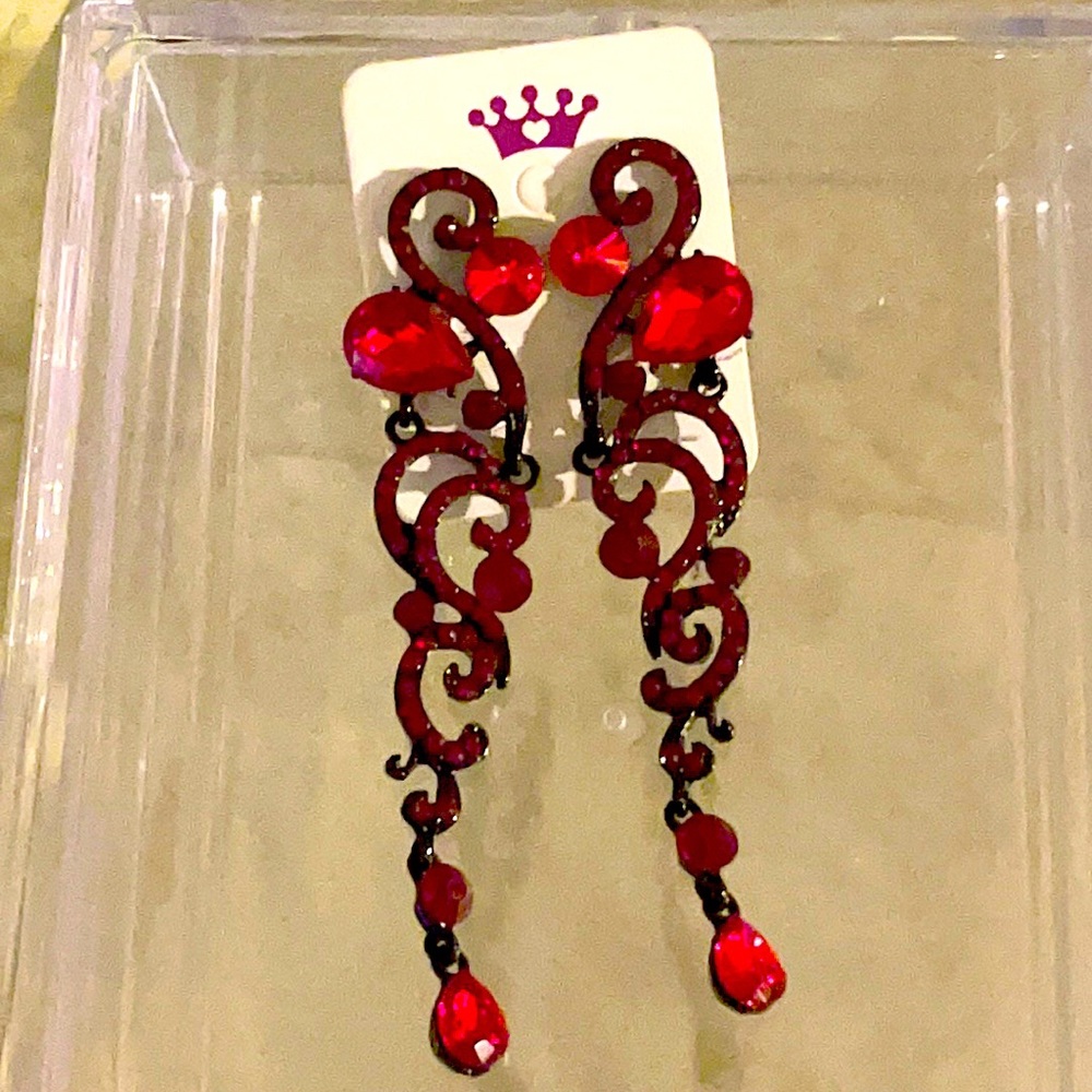 Red and Black Scroll Pattern Long Earrings